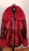 Futro naturalne  z lisem farbowane na czerwono