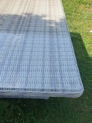 Biały stół ogrodowy technorattan 