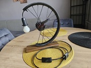 Lampa DIY, własnej roboty z koła rowerowego 