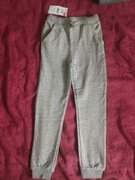 Nowe spodnie dresowe jogger dla chłopca, szare, Sinsay 122