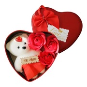 FLOWER BOX RÓŻE MYDLANE W PUDEŁKU Z MISIEM PREZENT NA WALENTYNKI 