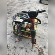 Młot pneumatyczny ze stacją olejową