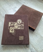 Album z etui na koperty numizmatyczne z monetami lub banknotami 