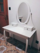 Toaletka biała Ikea z lustrem szuflady