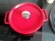 Garnek żeliwny Pyrex.