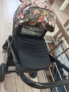 Wózek spacerowy dla dziecka gondola czarna w kwiaty daszek skrętne koła 