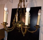 Mosiężny stary żyrandol w stylu Ludwik XVI sprawny