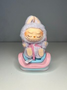 Mini fotelik samochodowy dla Labubu – makaronikowy kolor