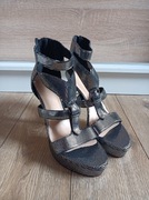 Srebrne sandały na szpilce 