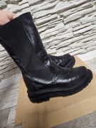 Kozaki damskie skórzane czarne ze złotym zapięciem 37