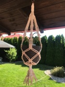 Kwietnik wiszący - makrama w stylu boho