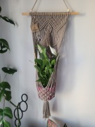 MAKRAMA Kwietnik na kijku na ścianę HOPE boho