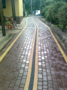 Układanie kostki brukowej z materiałem.Opatów