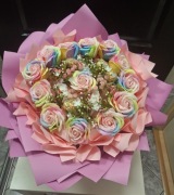 Bukiet kwiatów mydlanych pachnących I słodycze,  prezent 