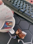 Steve i Robin na ołówek Stranger Things Kinder Joy