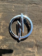 Emblemat grilla Opel Astra K 2017 rok