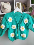 Kardigan robiony na drutach 