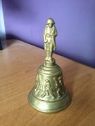 Dzwonek mosiężny z Napoleonem.