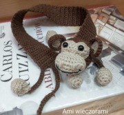 Małpa małpka zakładka do książki na szydełku preze