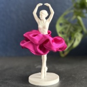 Stojak na gumkę scrunchie – figurka baletnicy 