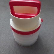 Praska do hamburgerów Tupperware.