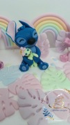 Zestaw Stitch z tęcza i listkami z masy cukrowej  Saracino 