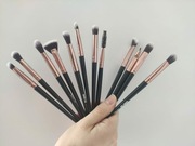 Zestaw 12 luksusowych pędzli do makijażu MAANGE