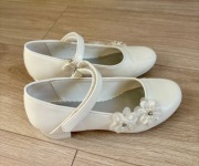 Białe buty / pantofelki komunijne dla dziewczynki, r. 33