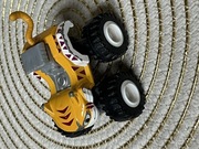 Blaze i Mega maszyny Stripes metalowe auto Mattel