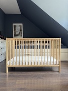 Łóżeczko niemowlęce z materacem i kompletem prześcieradeł IKEA Singlar