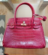 Czerwona torebka-skóra węża. 