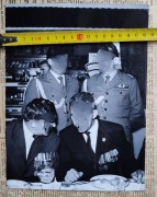 Duża fotografia PRL odznaczenia falerystyka