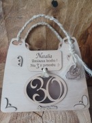 Skarbonka drewniana personalizowana – wyjątkowy prezent na 30 urodziny 