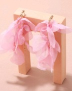 Kolczyki wiszące płatki jedwabne jasny róż 