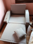 Sofa rozkładana z pojemnikiem na pościel 