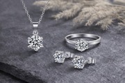 Zestaw biżuterii srebrzysty z cyrkonią naszyjnik kolczyki pierścionek r. 17