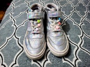 Półbuty dziewczęce r. 34, srebrne, holograficzne