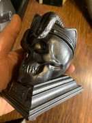 Figurka czaszka z betonu   zespolu muzycznego Behemot  