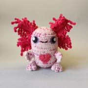 Aksolotl ręcznie robiona maskotka handmade na szydełku prezent Walentynki