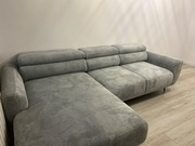 Szary narożnik ze sztruksowego materiału 