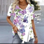 Bluzka z motywem motyli – lekkość i elegancja w jednym!