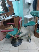 Fotel fryzjerski z siedziskiem