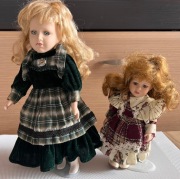 Dwie Porcelanowe Lalki na stojakach  PRL Vintage