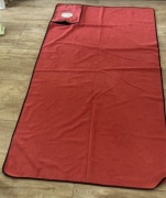 ręcznik plażowy 160 na 90 z wodoodporną kieszenią, bawełna, stan normalny