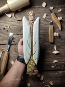 Anioł stróż drewniany kwiaty  rzeźba w drewnie  prezent handmade  1