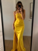 Elegancka długa sukienka w intensywnym żółtym kolorze Marka ASOS rozmiar s
