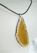 Bursztynowo-żółty agat, nieregularny plaster, wisiorek na rzemyku