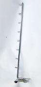 Wieszak pochyły na kratę 45 cm chrom 7 bolców