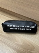 Piórnik czarny z napisem