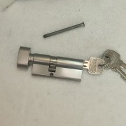 wkładka do zamka drzwi zewnętrznych Gerda wymiar 71 mm z pokrętłem 